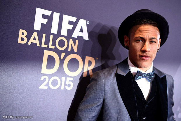 تیپ جالب نیمار در مراسم اهدای توپ طلا / عکس