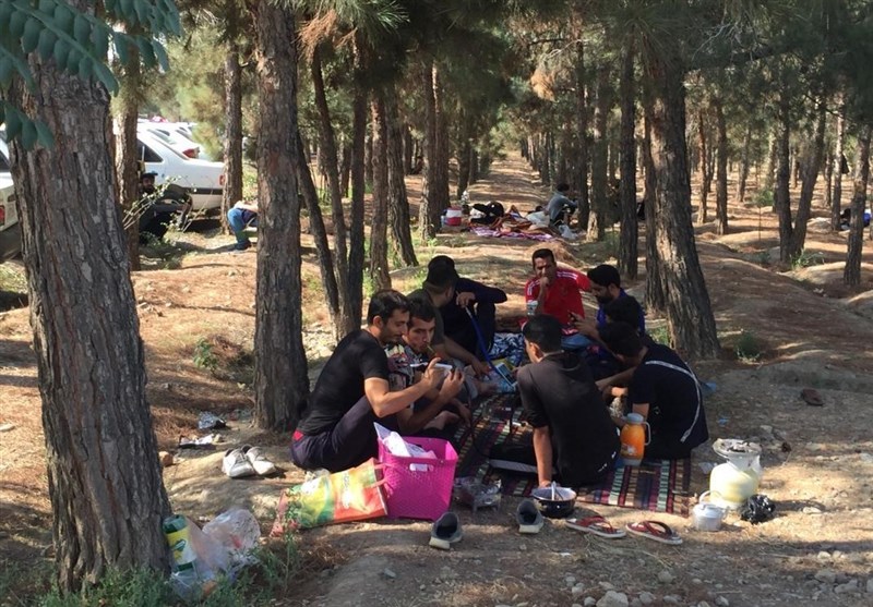 حاشیه دربی ۹۰؛ جلوگیری از ورود هواداران بدون بلیت/ درهای آزادی زودتر از موعد باز شد + تصاویر