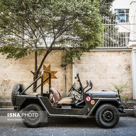 تهران - خیابان یوسف آباد - سال ۱۳۹۲ جیپ ویلیز که در ایران به نام جیپ ارتشی معروف است، از تولیدات اولیه شرکت آمریکایی جیپ در سال ۱۹۴۰ است.