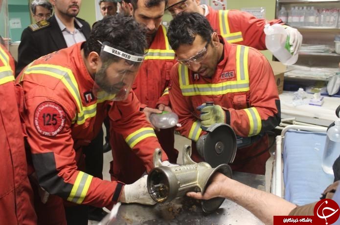 بلعیده شدن انگشتان کارگر توسط چرخ گوشت صنعتی+ تصاویر