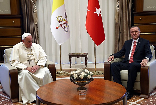 پاپ فرانسیس اولین مهمان خارجی 