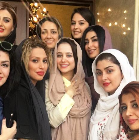 الناز حبیبی در کنار شیرین مقدم