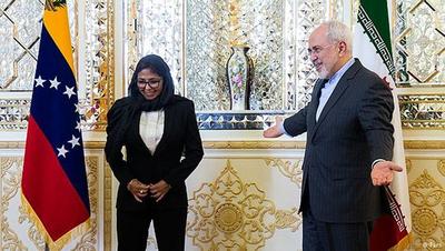 محمد جواد ظریف در کنار دلفی رودریگز، وزیر خارجه ونزوئلا.