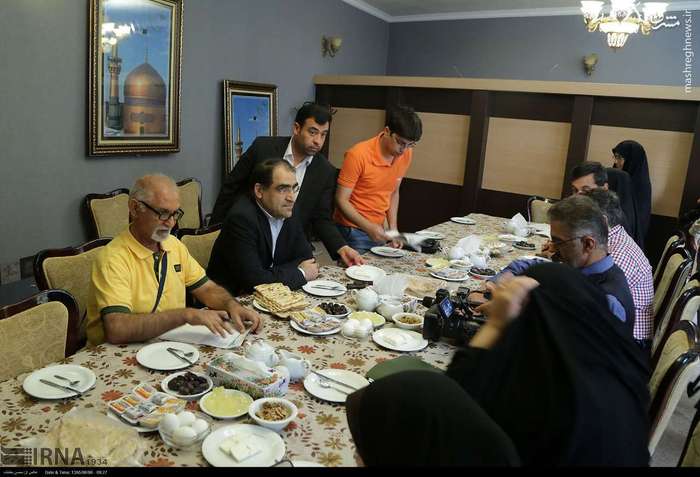 صبحانه مقوی و بهداشتی آقای وزیر!/عکس