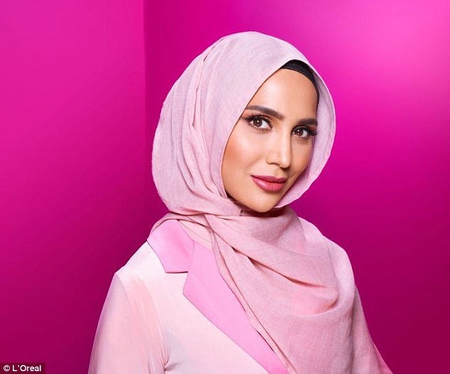 مدل فرانسوی به دلیل پوشش از کار برکنار شد/عکس