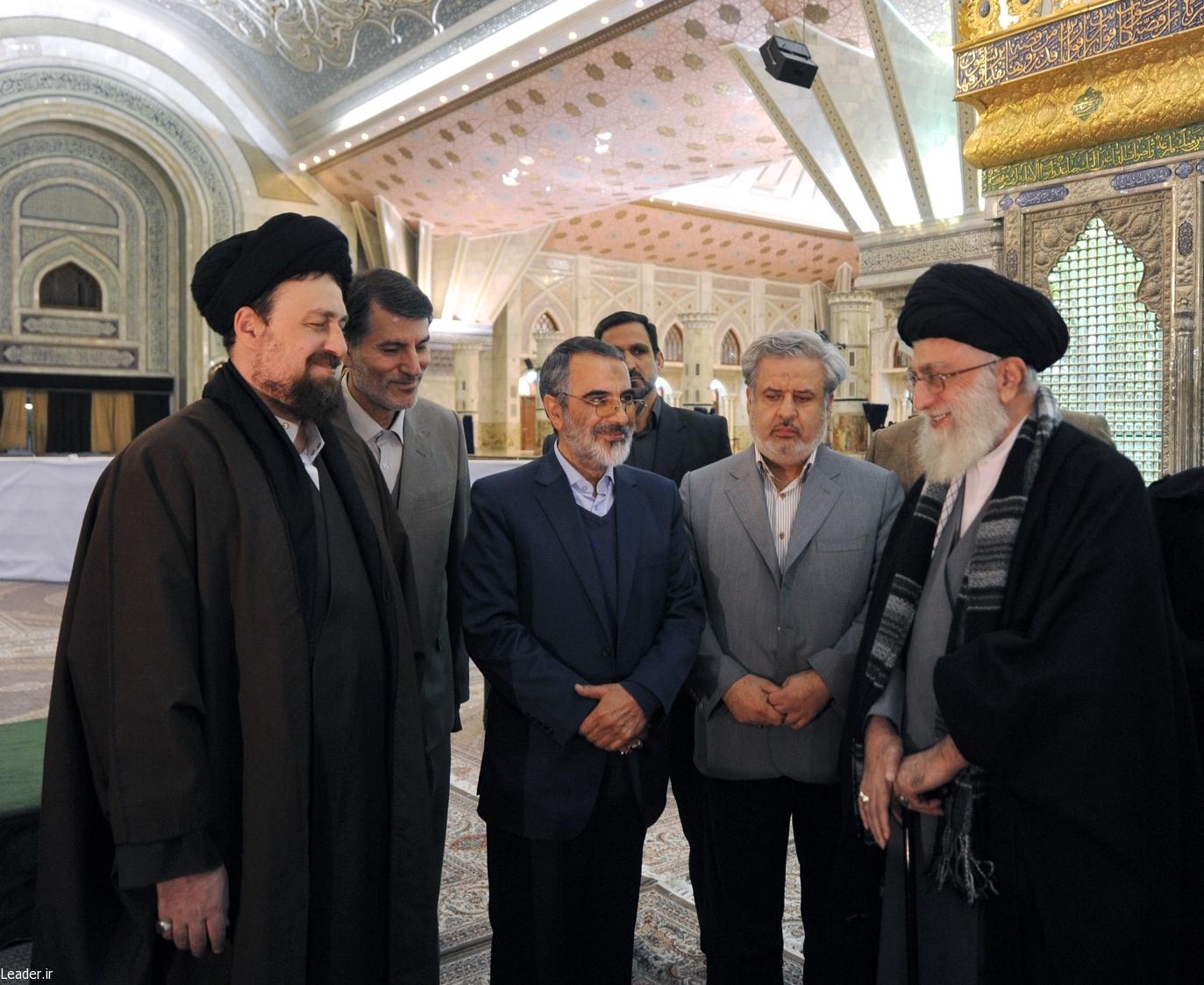 خنده‌های رهبری و سیدحسن در مرقدامام (ره)/ عکس