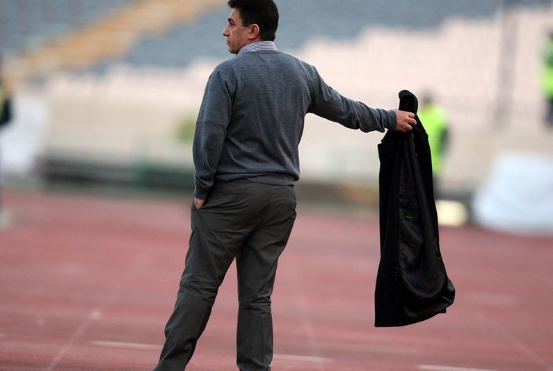 امیر شنل را به علی منصور داد (عکس)