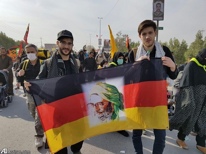 تصویر رهبر انقلاب روی پرچم آلمان/تصاویر