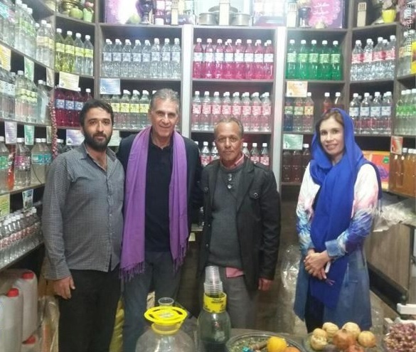 کی‌روش و همسرش در گلاب‌گیری کاشان /عکس