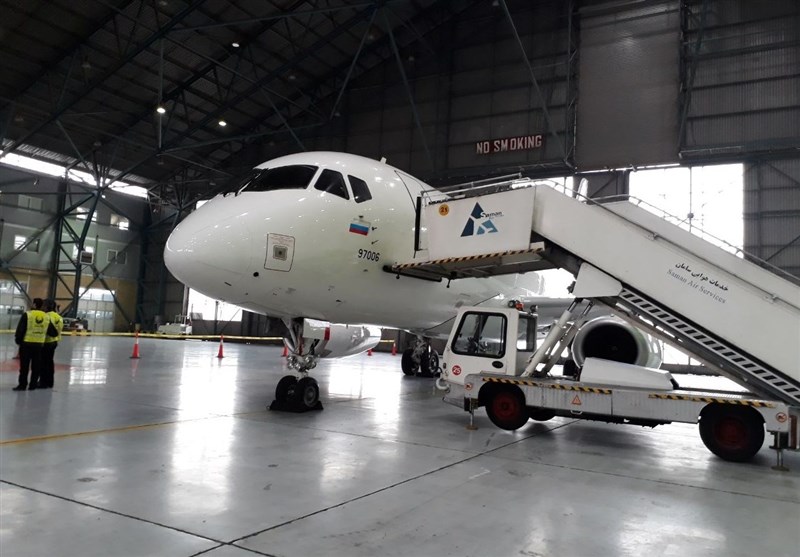 سوپر جت ۱۰۰ روسی در فرودگاه مهرآباد را ببینید