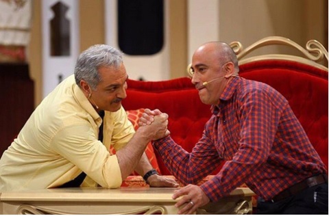 مچ اندازی مهران مدیری و عارف لرستانی/ عکس