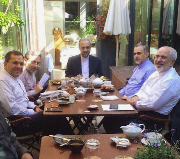 صبحانه کاری ظریف، نهاوندیان و برادر روحانی در وین