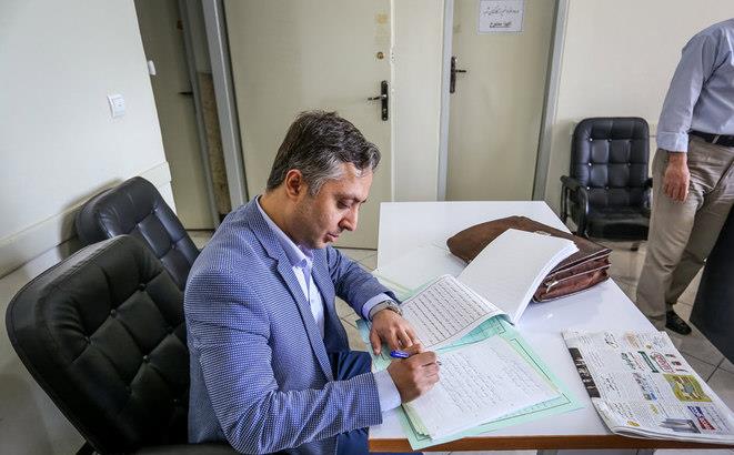 لحظه ابلاغ حکم اعدام بابک زنجانی به وکیلش/عکس