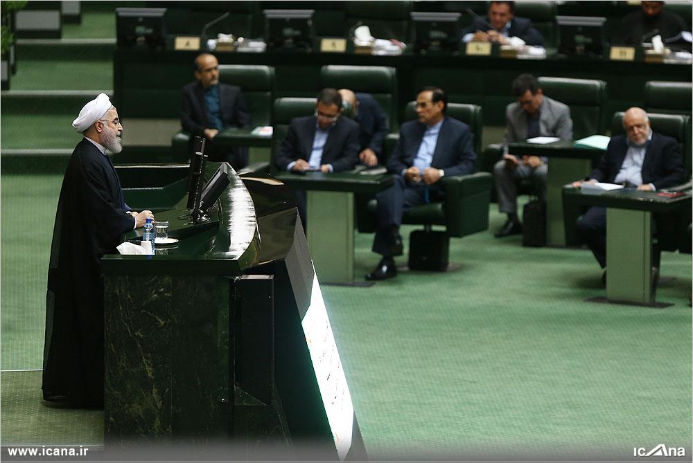 روحانی: یک عده انقلابی نما مشکلات کشور را نمی فهمند/ برای برخی بالا و پایین کردن فساد لذت بخش است/ اسم بدهی معوق را می گذارند اختلاس / برخی به دروغ در خیابان ها خبر فساد جار می زنند