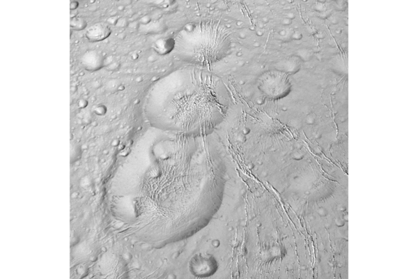 تصاویر تماشایی از قمر یخی زحل