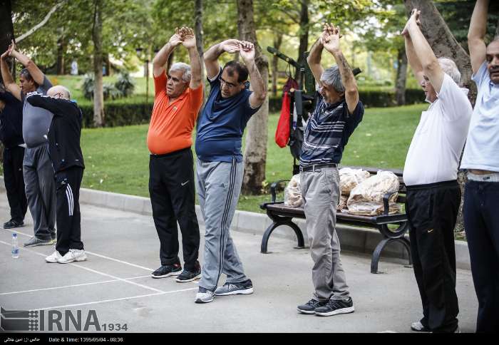 ورزش صبحگاهی وزیر بهداشت در پارک ملت/ عکس