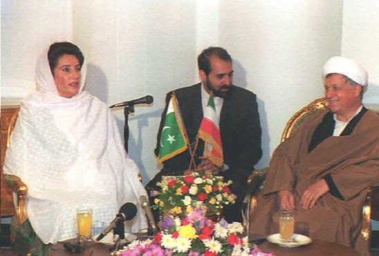 دیدار آیت الله‌هاشمی و بی‌نظیر بوتو/عکس تاریخی