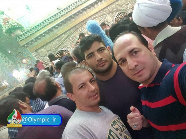 تیم ملی کشتی آزاد کشورمان در آستانه اعزام به رقابت های المپیک به زیارت حرم امام رضا(ع) رفتند