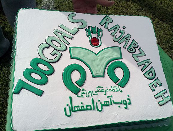 پرتاب مهدی رجب زاده به آسمان اصفهان (عکس)