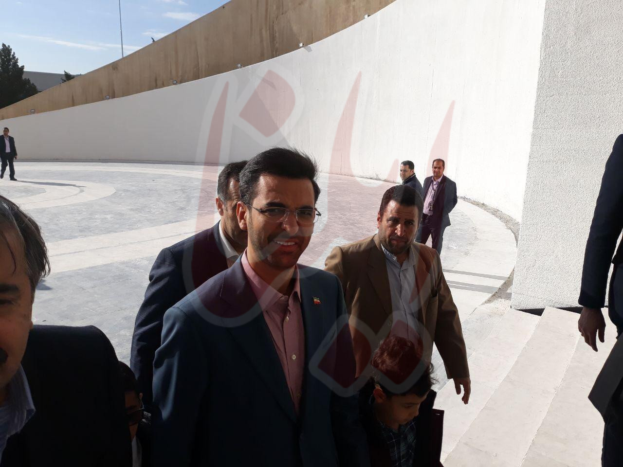 عکسی از جوانترین وزیر روحانی در ورزشگاه آزادی