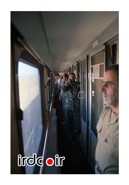 عکس/ اذان گفتن شهید صیادشیرازی در قطار