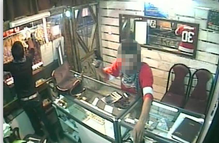 جزئیات عملیات دستگیری سارقان مسلح طلافروشی های جنوب تهران+ عکس سرقت و عملیات دستگیری