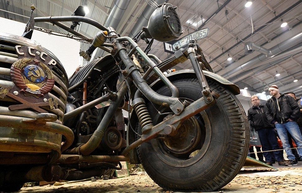 موتورسیکلت غول پیکر ۵ تنی با موتور تانک/تصاویر