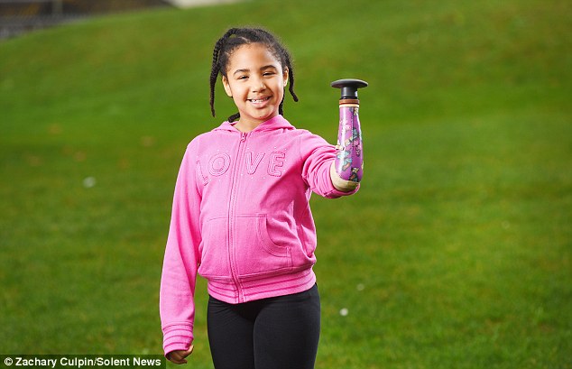 آرزوی دختر بدون دست محقق شد + تصاویر