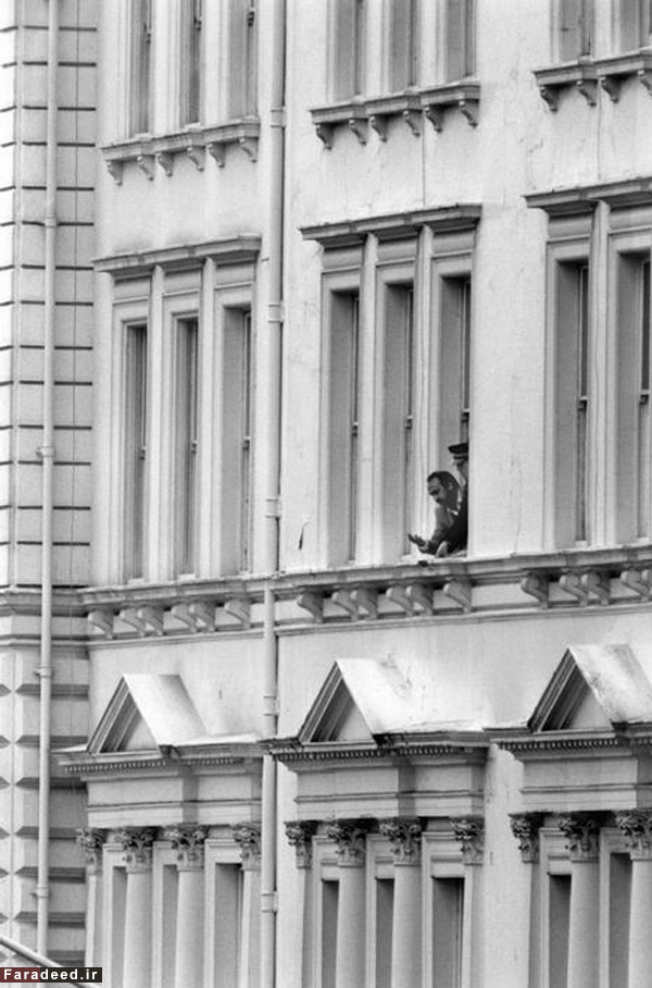 (تصاویر) اشغال سفارت ایران در لندن