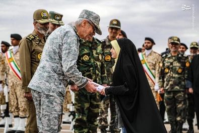 تصاویر سرلشکر باقری و فرمانده ارتش در پایگاه هوانیروز کرمان